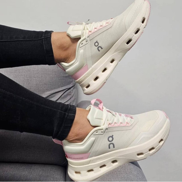 Женские кроссовки On Cloudnova X White/Pink